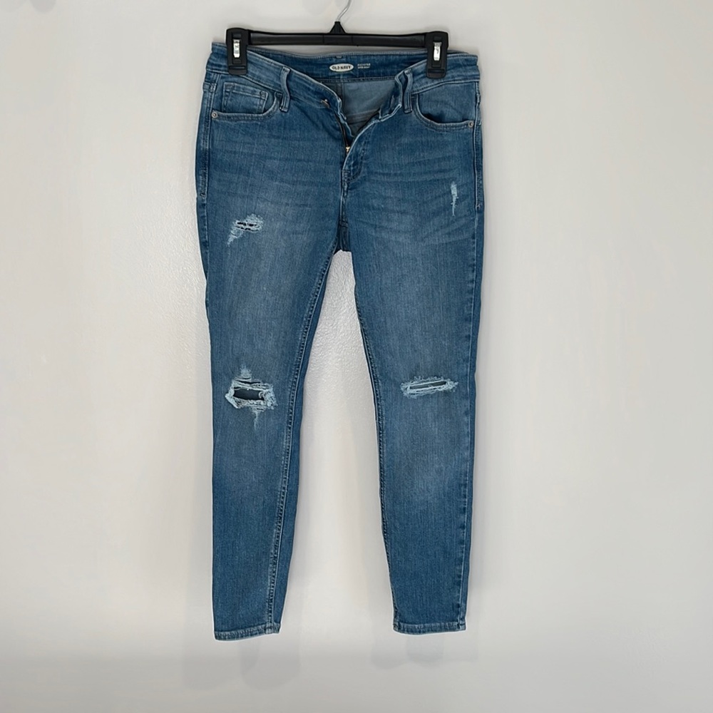 6 Petite Old Navy Rockstar Super Skinny Distressed Jeans